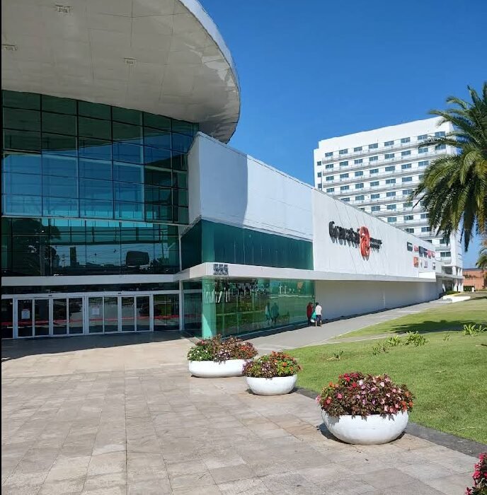Fachada de vidro do Gravataí Shopping